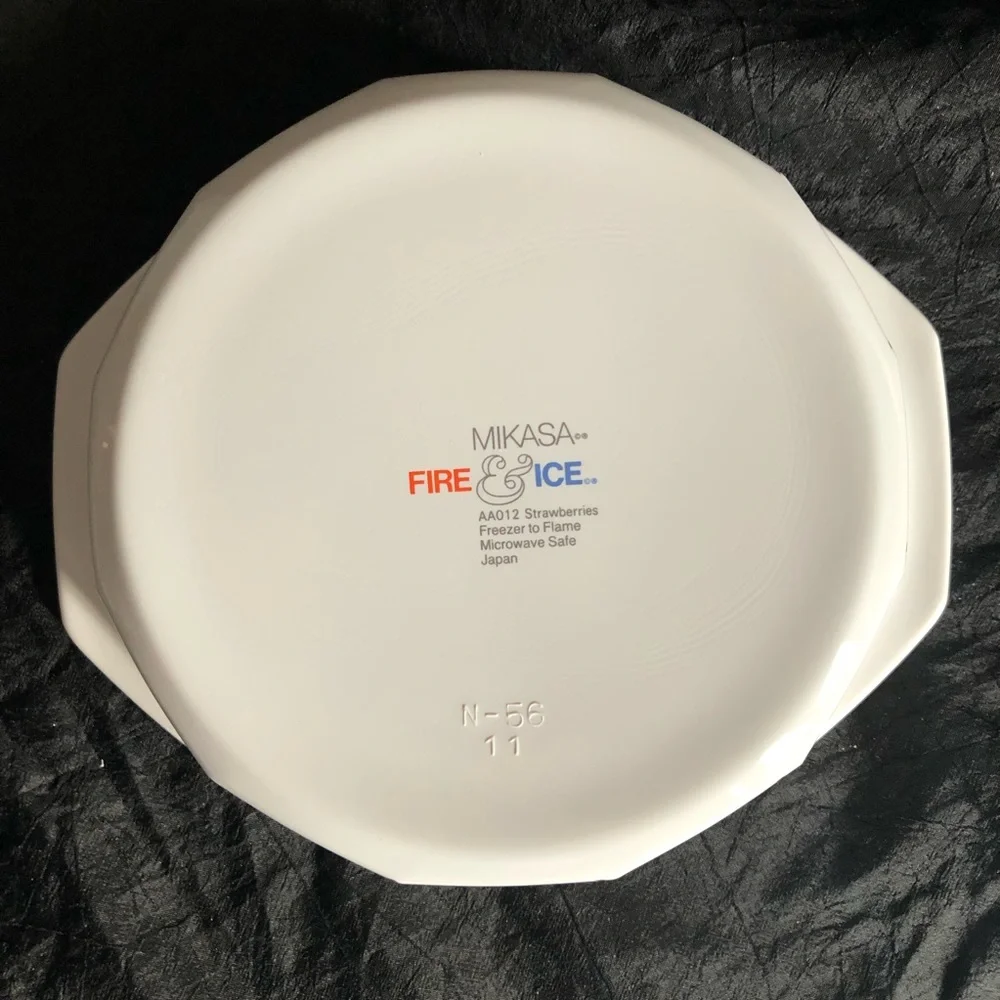 Mikasa Fire & Ice Strawberries Covered Casserole 3/4 Quart Dish